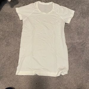 Lulu lemon t shirt